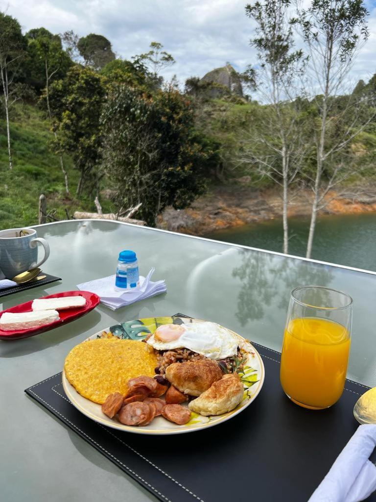 Sin Prisa "Not Rush" Cabana Preciosa! Con Jacuzzi, Vista Y Acceso Directo Al Embalse, Vista A La Piedra , Deporte Acuatico Paddle Board And Breakfast Incluidos ! Imperdible Guatapé Esterno foto